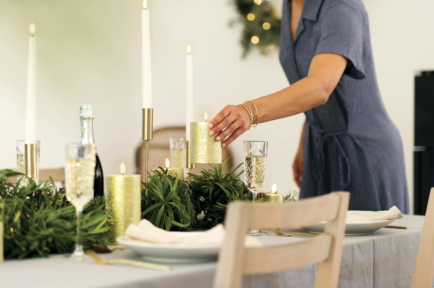 LED Stabkerze Nordic White 2,3x25,5 Cm, 2-er Set – Bild 3